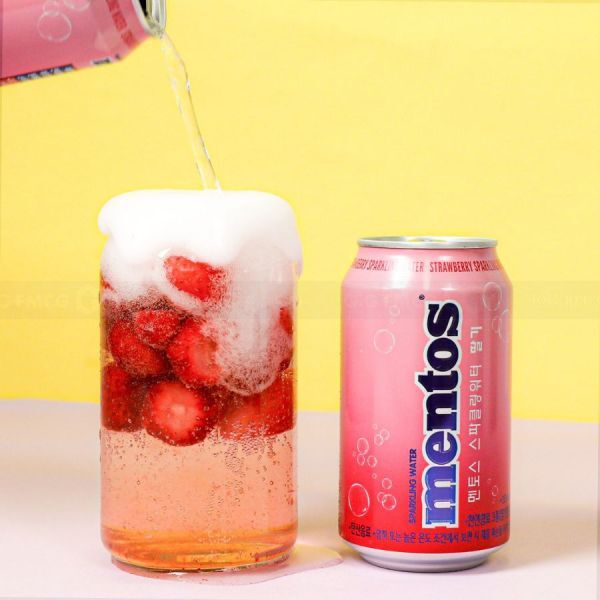 Mentos Strawberry Flavoured Sparkling Water 355ml I Korea BEST BEFORE 24/04/2025