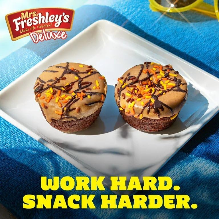 Mrs. Freshley's Deluxe Reese's Peanut Butter Cakes - 6 Individually wrapped Cupcakes, 13oz (396g)